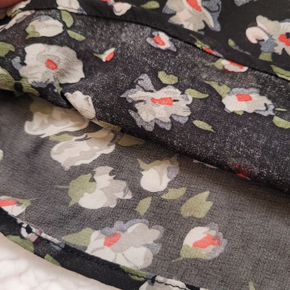 Romy | Sheer Floral Blouse - Picture 8 of 13